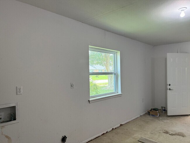 Building Photo - 200 Tallwood Dr