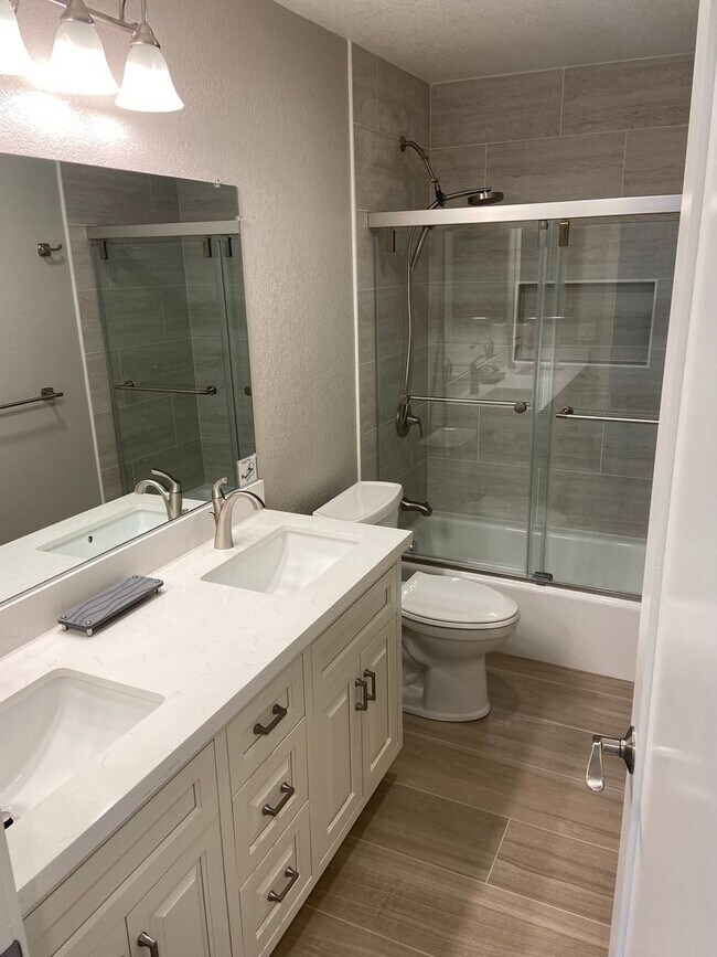 Building Photo - West Roseville - Remodeled 2 Bdrm, 1 Bath