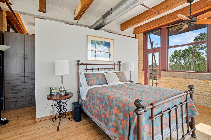 Primary Bedroom - 215 W Maple St