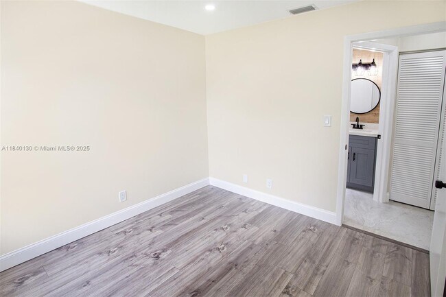 Building Photo - 9431 Boca Cove Cir