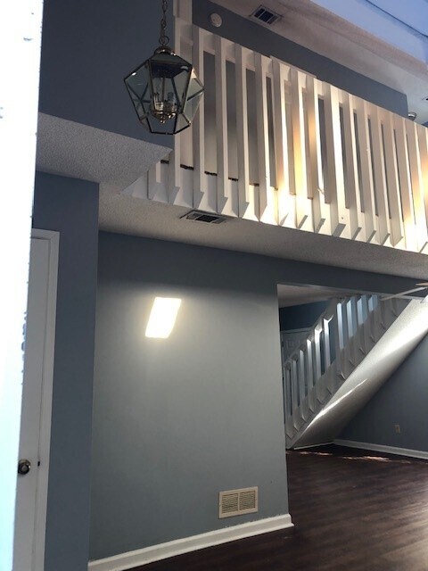 Building Photo - 948 Bobcat Ct