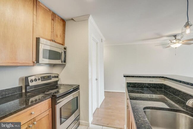 Building Photo - 75 S Reynolds St