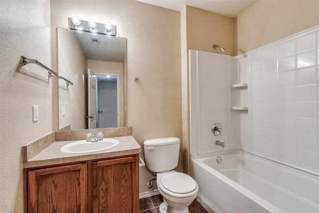Building Photo - 10721 Traymore Dr