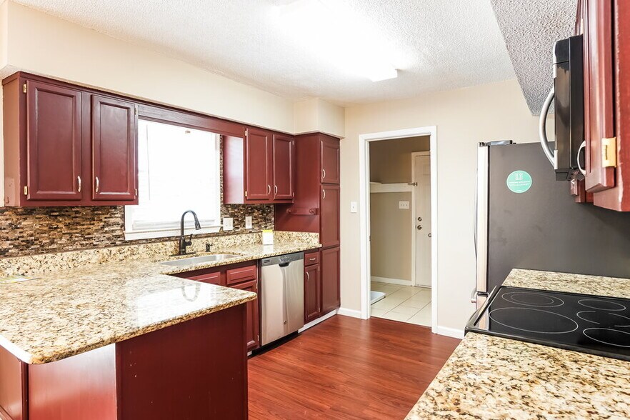 Building Photo - 2805 Fernhurst Ct