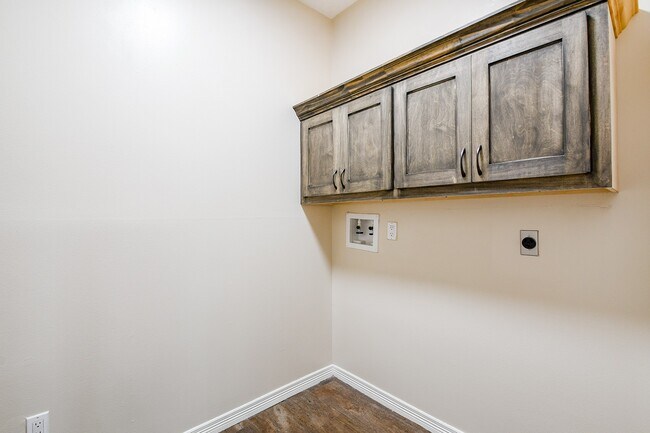 Building Photo - 241 Blue Hill Dr