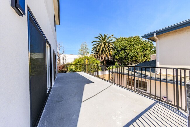 Building Photo - 1954 Purdue Ave