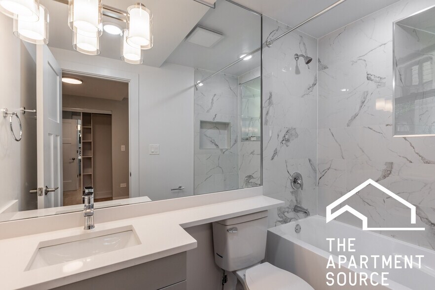 Building Photo - 454 W Belden Ave