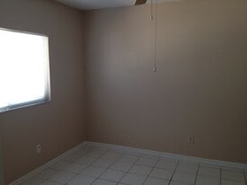 Building Photo - 514 Northeast 24th Place