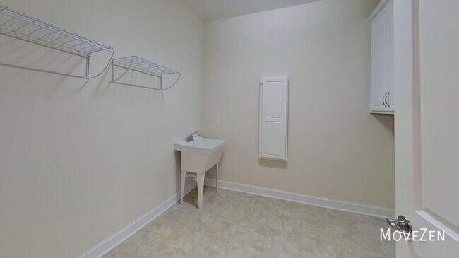 Building Photo - 8011 Parknoll Dr