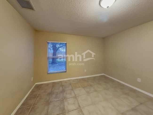 Building Photo - 1702 SW Penrose Ave
