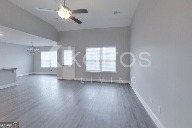 Building Photo - 300 Hemlock Ct