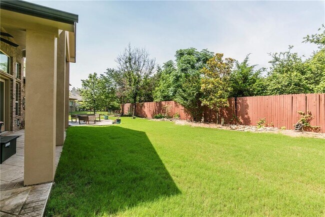 Building Photo - 211 Lake Como Dr