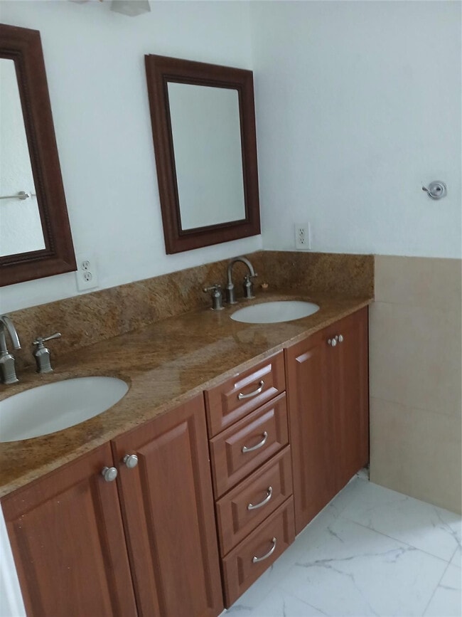 Building Photo - 514 NW 3rd Ave