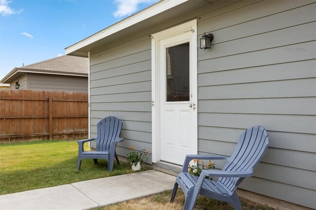 Building Photo - 369 S Brook Dr