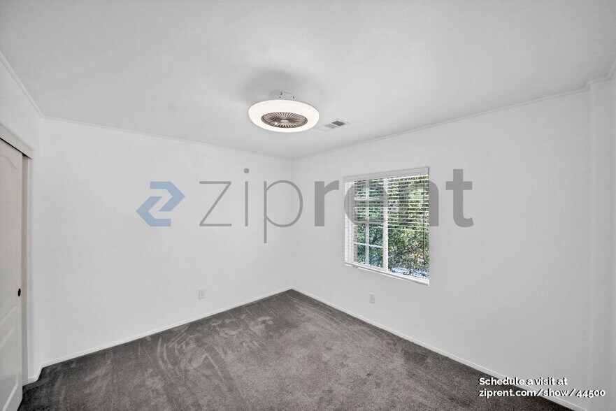 Building Photo - 25333 Los Arqueros Dr