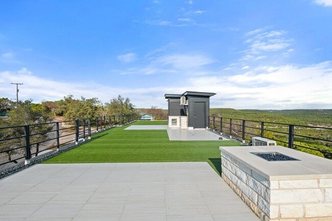 Building Photo - 8610 Grandview Dr