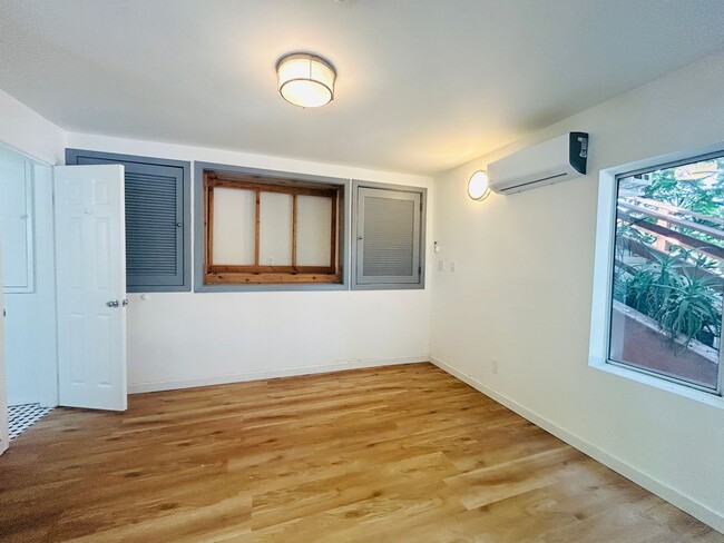 Building Photo - Lucretia Apartments
