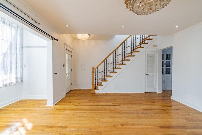 Building Photo - 179 Hobart Ave