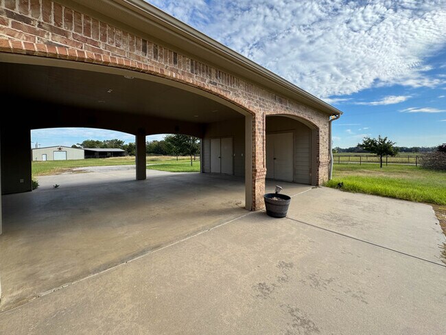 Building Photo - 1559 E Blackjack Rd E