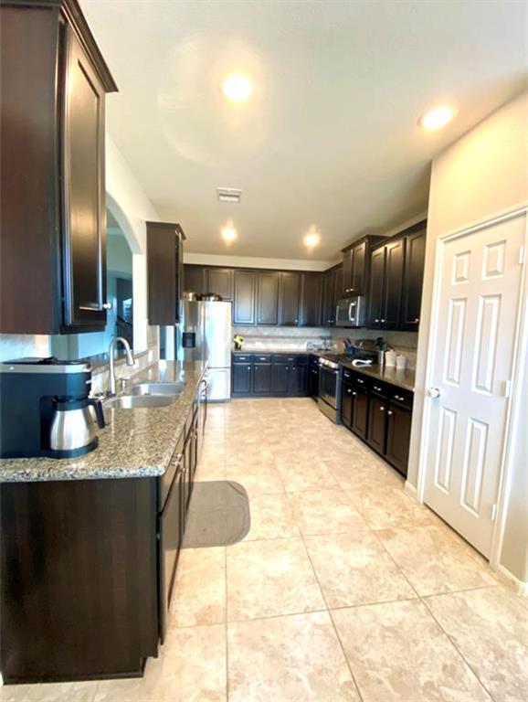 Building Photo - 5531 Drumlin Field Way