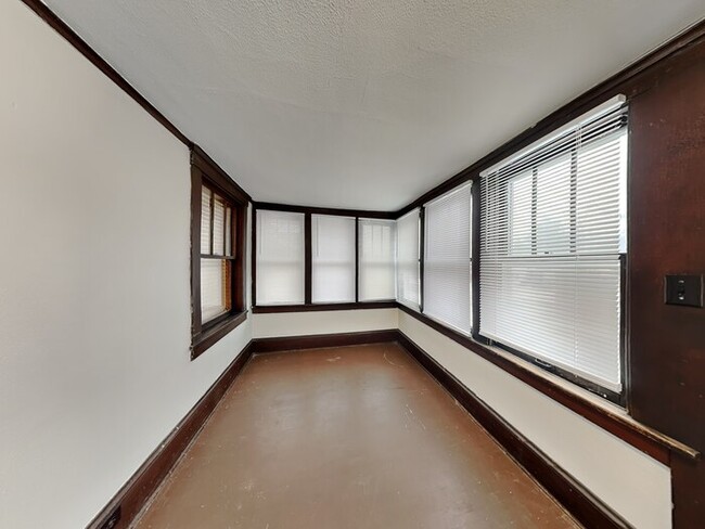 Building Photo - WINTER SPECIAL!! 3 Bedroom, 1 Bathroom Hou...