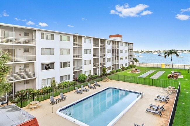 Building Photo - 4500 N Flagler Dr