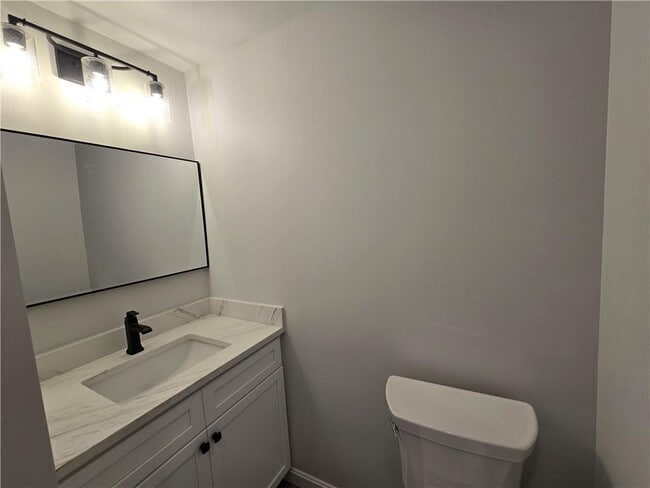 Building Photo - 140 Tower Hill Rd