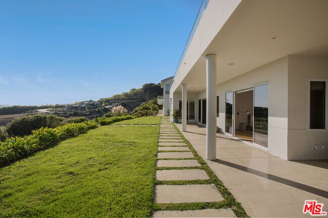 Building Photo - 27454 Winding Way