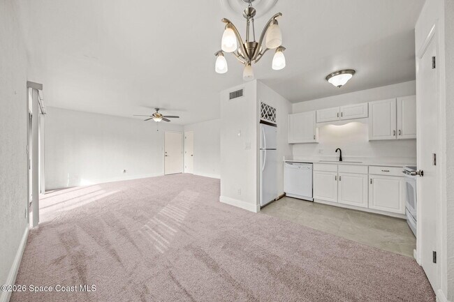 Building Photo - 913 S Colonial Ct