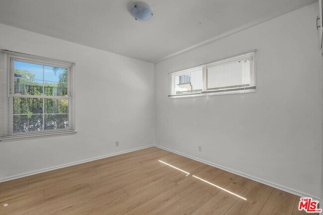 Building Photo - 315 26th St