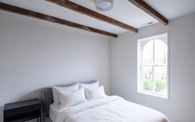 Building Photo - 702-704-704 Columbia St