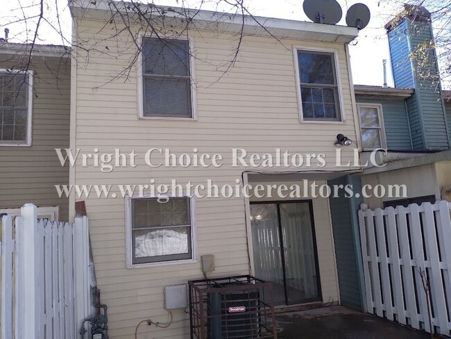 Building Photo - 2256 Wellington Cir