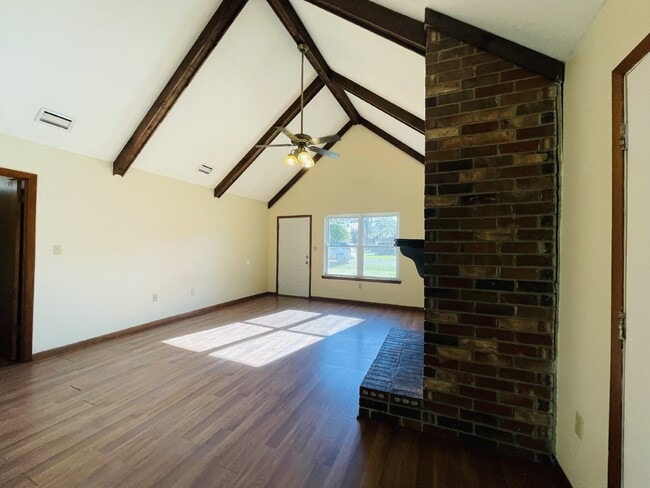 Building Photo - Home For Rent