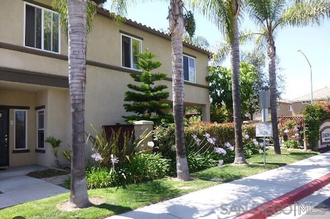 Primary Photo - 6223 Avenida De Las Vistas