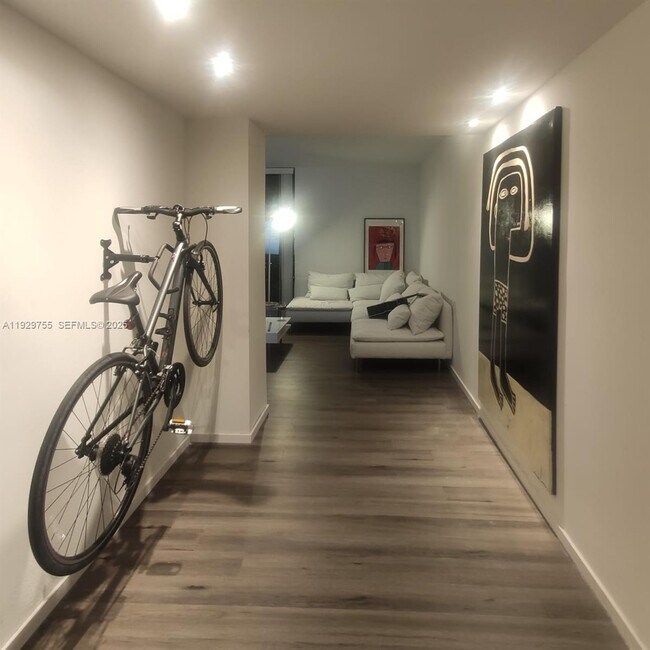 Building Photo - 18181 NE 31st Ct