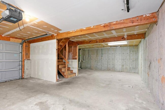 Building Photo - 110A Melanie Ln