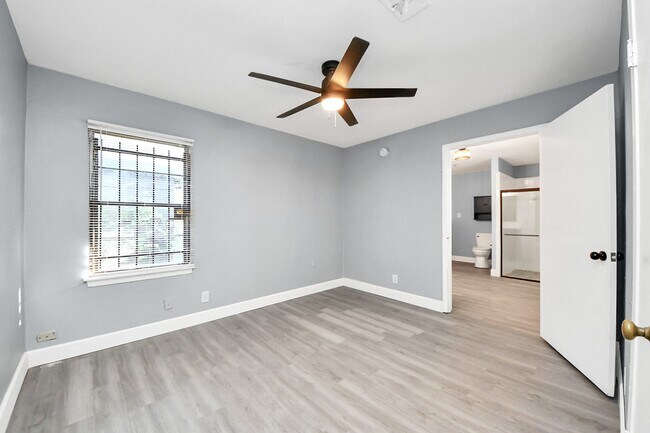 Building Photo - 5606 Elmlawn Dr