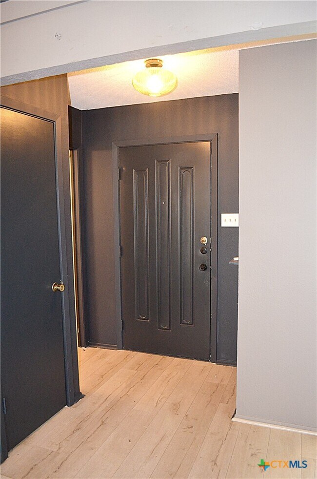 Building Photo - 4312 Creekside Dr