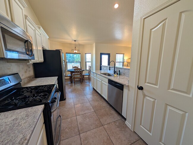 Building Photo - 5604 New Castle Ct
