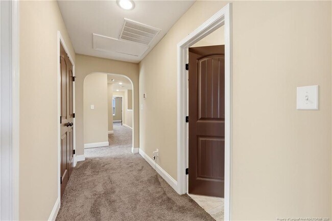 Building Photo - 206 Leland Ln