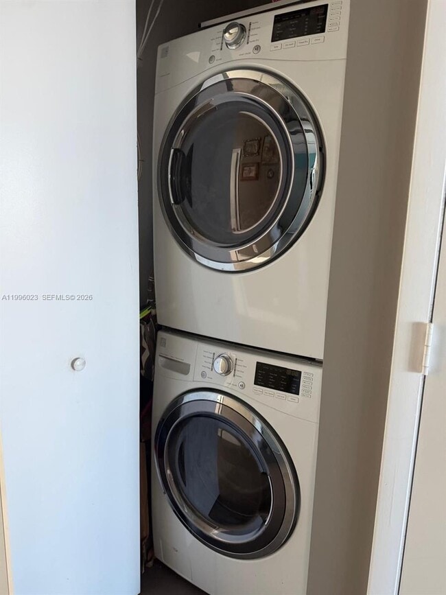 Building Photo - 3029 NE 188th St