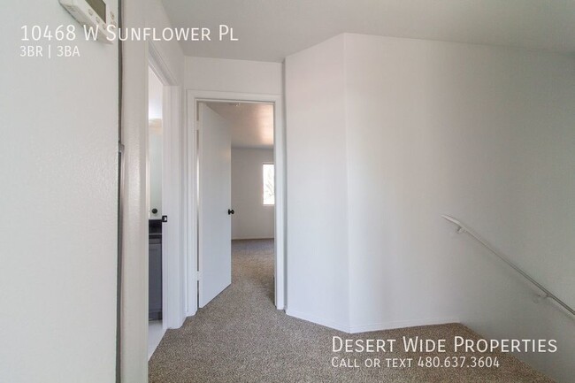 Building Photo - Amazing remodeled 3 bedroom, 2.5 bath hous...