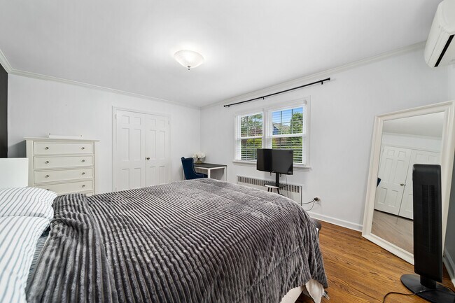 Building Photo - 364 Rutland Ave