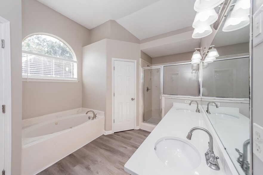 Building Photo - 7415 Creekside Dr