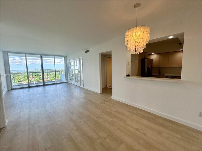 Building Photo - 5600 Collins Ave