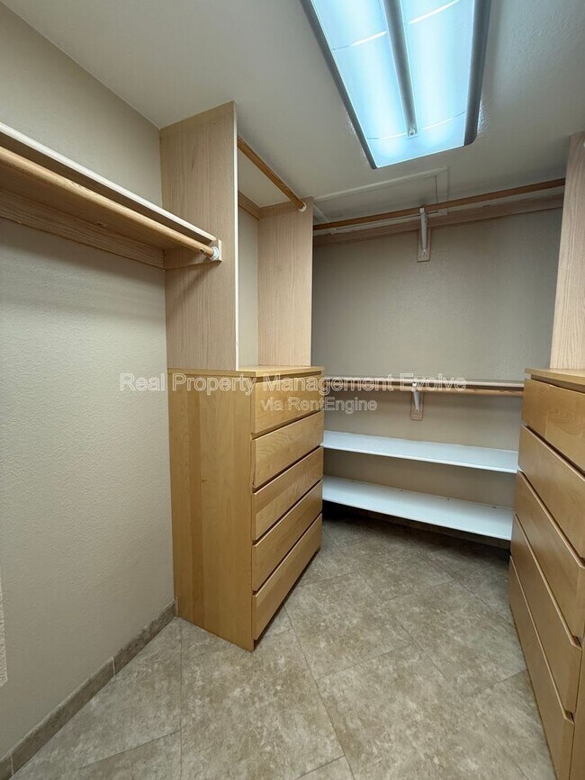 Building Photo - 11003 W Laurelwood Ln