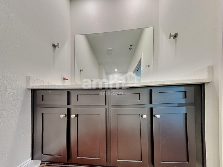 Building Photo - 139 Onate Cir