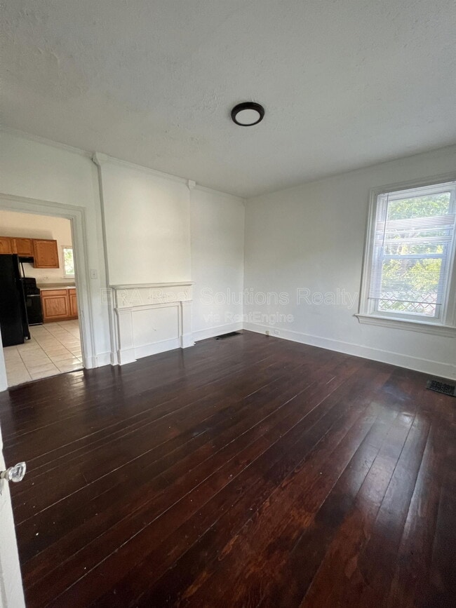 Building Photo - 164 Forest Ave