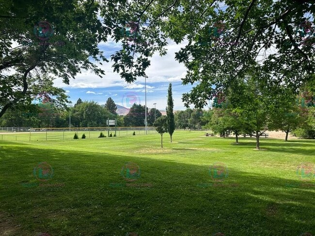 Building Photo - Delightful One-Bedroom + Office Near Idlewild Park