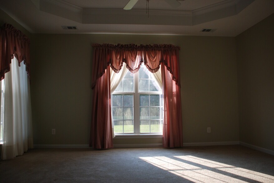 Master bedroom - 145 White Dogwood Ln